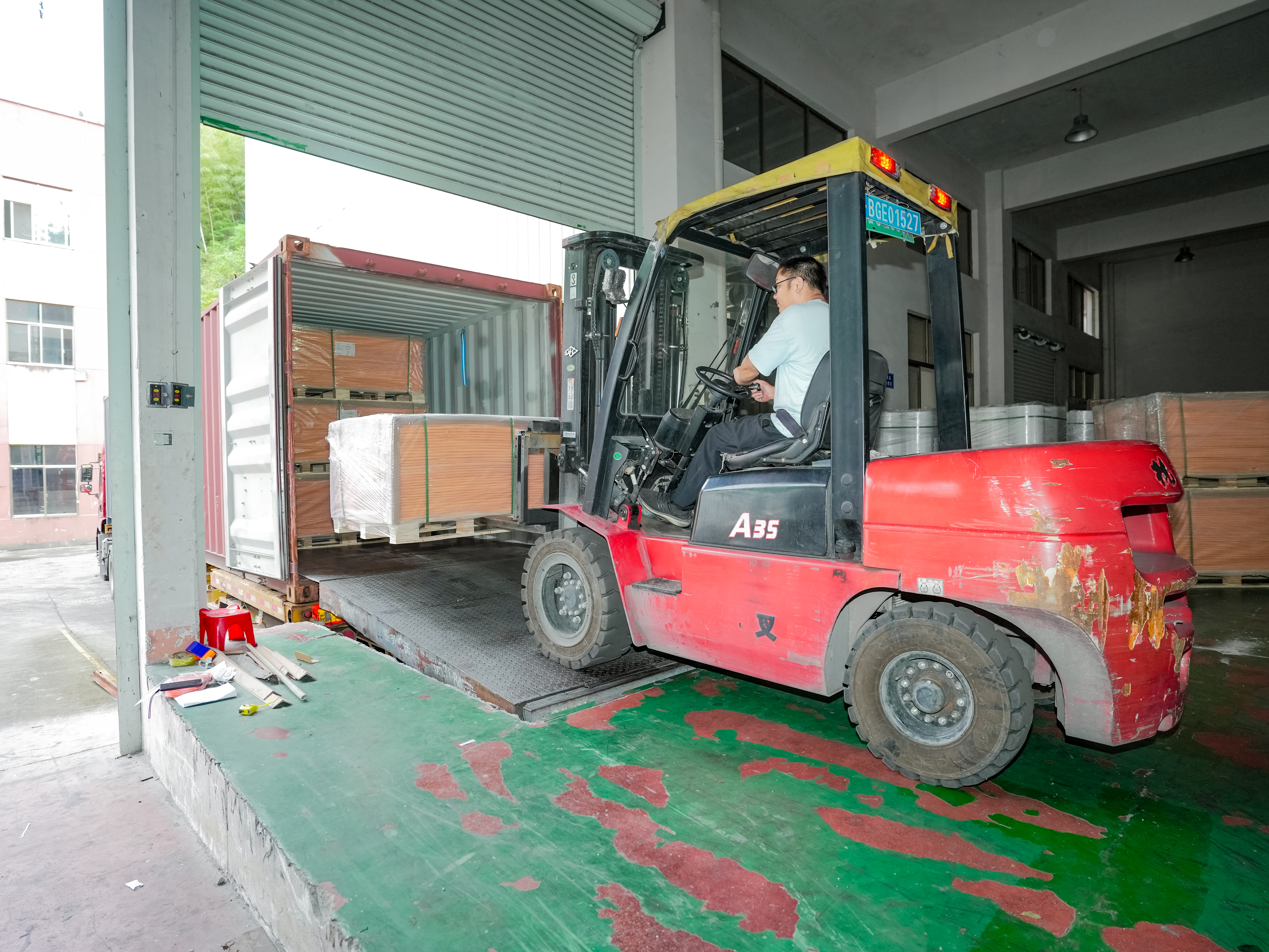 Pallet packaging for anti-fog APET sheet