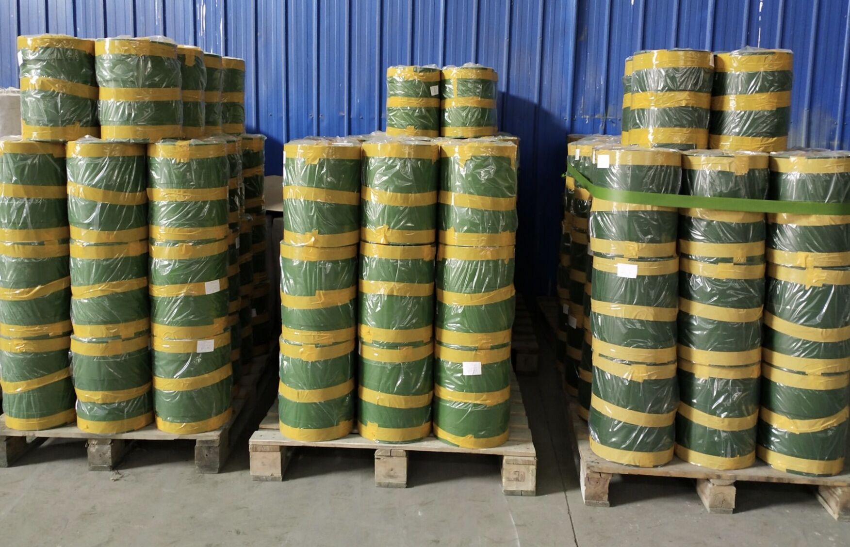 PVC màu xanh lá cây màu cứng cho hàng rào cây nhân tạo