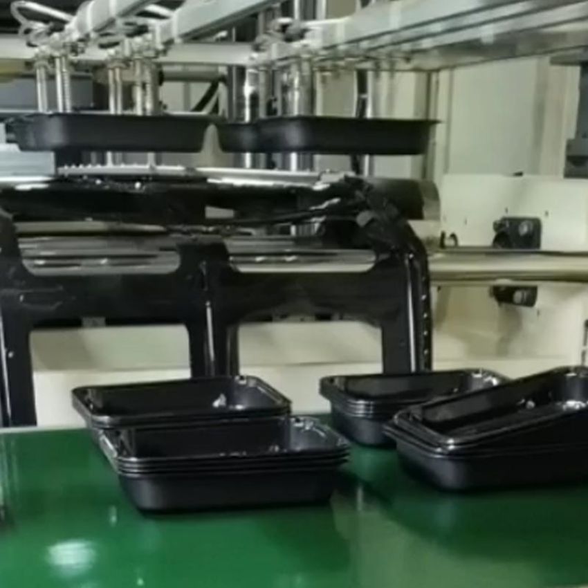 Model 017 - 25 oz Rectangle 3 Compartment Black CPET Tray